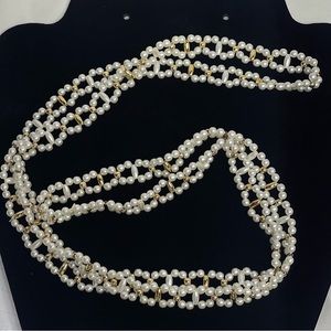 Pre loved artificial pearl with gold accent necklace